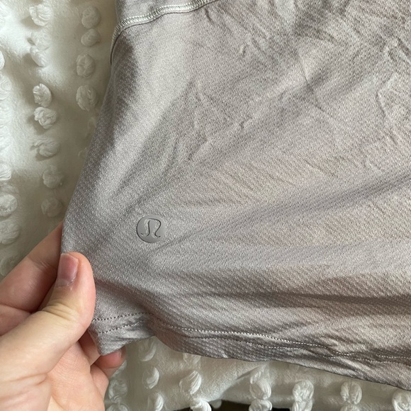 Lulu lemon t shirt - Picture 3 of 4